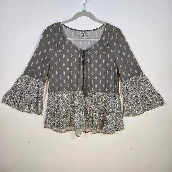 Mudd Women's Boho Top. Size Medium. Green And Cream Color. - Picture 1 of 10